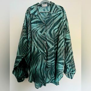 Turquoise wavy stripe woman’s top long sleeve button down size 38